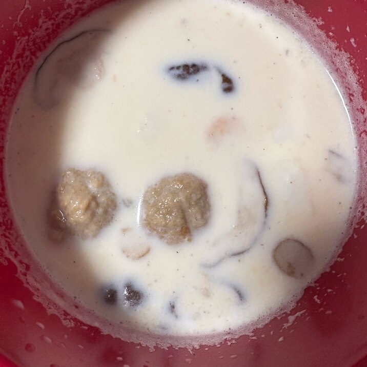 肉団子と椎茸の牛乳スープ